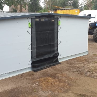 Calf hutch with curtain Calf hutch curtain